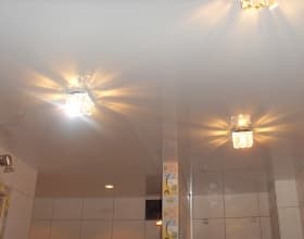 Натяжной потолок из белого глянца