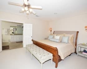 Матовые натяжные потолки в спальне - фото, преимущества