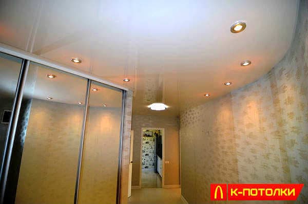 glyantsevye-natyazhnye-potolki-v-prikhozhej (1).jpg glyantsevye-natyazhnye-potolki-v-prikhozhej (1).jpg
