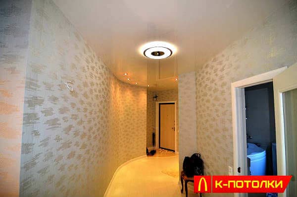 glyantsevye-natyazhnye-potolki-v_prikhozhej.jpg glyantsevye-natyazhnye-potolki-v_prikhozhej.jpg