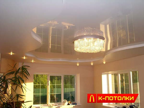 belei-glayncevei_nataygnoi_potolok_v_gostinoi (1).jpg