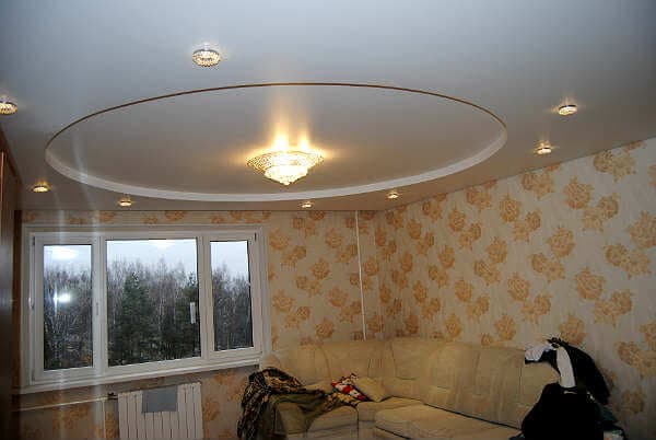 tkanevii_nataygnoi_potolok_s_lustroi (1).jpg