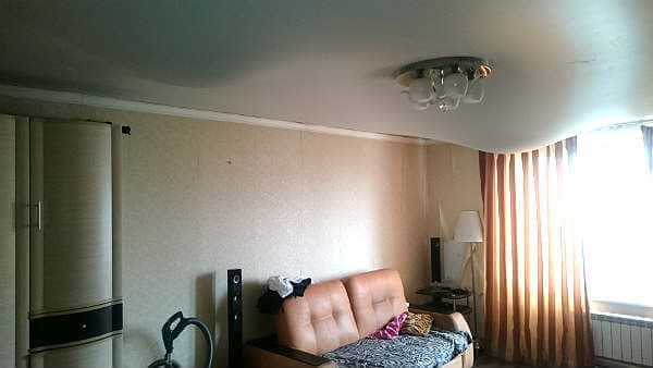 kak-slit-vodu-s-natyazhnogo-potolka (1).jpg