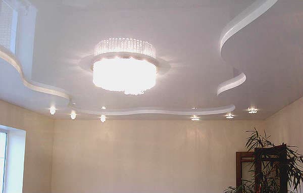 natyagnoi_potolok_v_zal (1).jpg